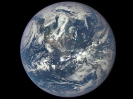 Космический аппарат сфотографировал Землю с расстояния в 1 млн миль