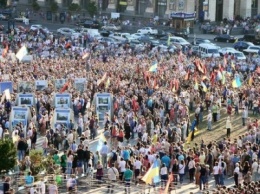 В Киеве антиправительственная акция "Правого сектора" собрала под своими знаменами 3 тысячи человек