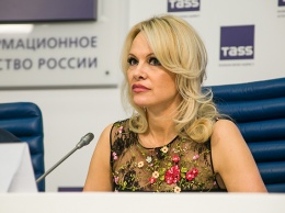 Памела Андерсон приехала в Москву и заговорила о российском гражданстве