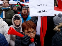 Глава Евросовета призвал правительство Польши уважать конституцию