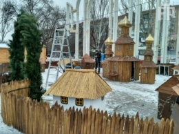 На Фестивальной устанавливают светящуюся Запорожскую Сечь (фото)
