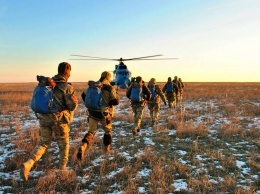 На Николаевщине новые «контрактники» морской пехоты совершили свой первый прыжок с парашютом