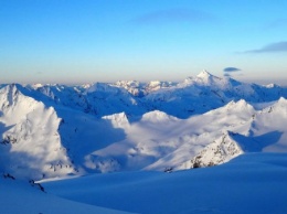 Спасатели восстановили поиски российских альпинистов на Эльбрусе