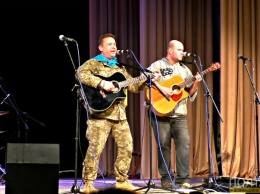 В Полтаве бойцы спели песни, написанные в АТО (фото, видео)