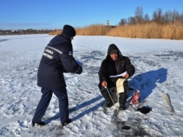 Кропивницкий: спасатели провели разъяснительную работу с населением по соблюдению правил безопасности на льду