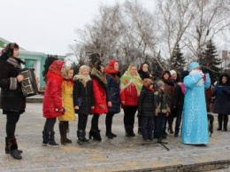 В Доброполье состоялось открытие новогодней ели (ФОТО)