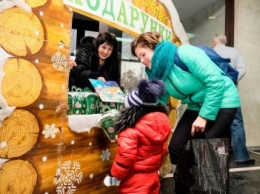 Святой Николай поздравлял детей в Днепропетровском оперном театре (ФОТО)