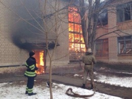 В Кривом Роге из-за пожара в подвале многоэтажки пострадал мужчина