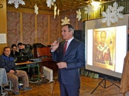 В день святого Николая дети из Алупкинской школы-интерната и санатория Боброва получили сладкие подарки