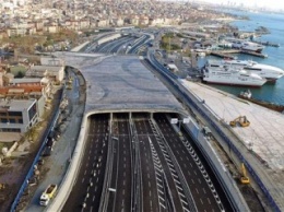 В Стамбуле открыли первый автомобильный тоннель под Босфором