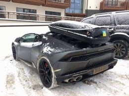 Туристы приехали в Карпаты на суперкаре Lamborghini