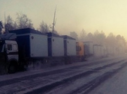 Застрявшие на Ямале при -64°С дальнобойщики обвинили МЧС в вымогательстве