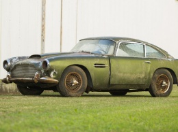 Раритетный Aston Martin DB4 найден прямо посреди леса!