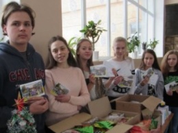 Черниговские школьники подготовили новогодние подарки для защитников