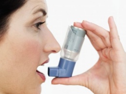 Ученые: Найден витамин, помогающий больным астмой