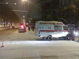В Кемерово адвокат на BMW X6 врезался в остановку для автобусов