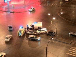 В Петербурге на перекрестке столкнулись 4 автомашины