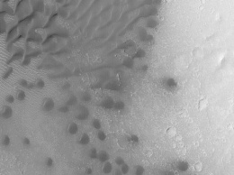 Ученые объяснили странные трещины на Марсе