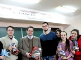 Криворожский педагогический приготовил подарки для украинских воинов (ФОТО)