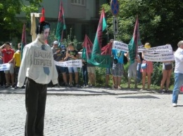 Под прокуратурой в Запорожье произошла потасовка на митинге (ВИДЕО)