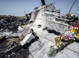 Сбитый самолет MH17 глазами России и Запада