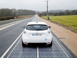 Во Франции дорогу вымостили солнечными батареями
