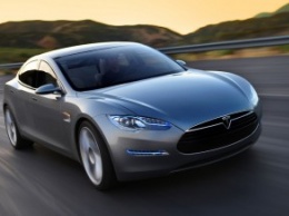 Автопилот Tesla отучили "чуть-чуть" превышать скорость