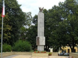 В МИД назвали "демонстративным цинизмом" демонтаж советского памятника в Польше