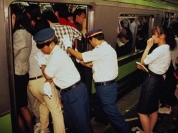 Почему пассажиры киевского метро счастливее японцев