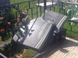 Вандализм на Западном кладбище: поврежденное надгробие забрали на реставрацию и потеряли