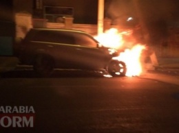 В Одесской области рядом с автостанцией сгорел внедорожник (ВИДЕО)