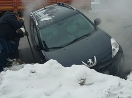 В Самаре из-за старых теплосетей проваливаются автомобили