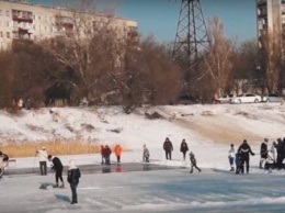 Спасатели рассказали молодежи как правильно вести себя на замерзшем озере