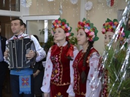 Студенты Николаевской аграрки поздравили людей пожилого возраста с наступающими новогодними праздниками