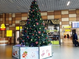 В Международном аэропорту Симферополь Деда Мороз и Снегурочка будут встречать пассажиров (ФОТО)