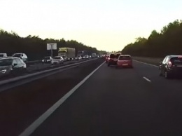 Tesla предотвратила масштабное ДТП на трассе (видео)