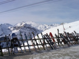 На горнолыжных курортах Швейцарии отмечается не хватает снега