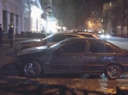 Участились автокражи: в центре Николаева неизвестные ограбили два автомобиля (ФОТО)