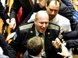Пьяную драка порошенковцев объяснили нервозностью депутатов