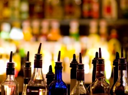 "Сердито и недешево". Украинцы к Новому году скупают импортный алкоголь