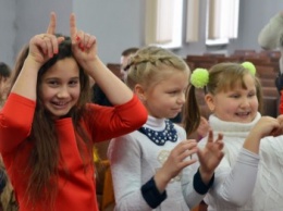 Детей правоохрателей Покровска поздравили с новогодними праздниками