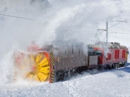 Как работают снегоуборочные поезда (видео)