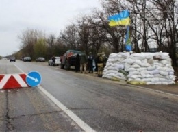 На Запорожском блокпосту угрожали николаевским волонтерам, - ФОТО