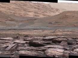 Марсоход Curiosity обнаружил необычные фиолетовые камни на Марсе