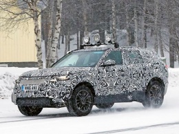 Первый кроссовер-купе Land Rover "залез" в снег
