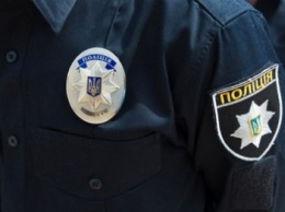 Напали на девушку и пытались задушить: в Харькове патрульный в одиночку задержал троих уличных грабителей (ФОТО)