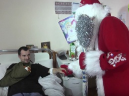 В Харьковский военный госпиталь "залетел" Дед Мороз