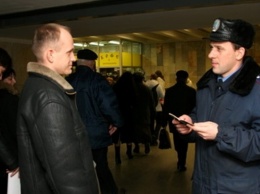 Инспекторы патрульной службы грабили людей в метро