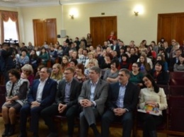 Работников исполнительных органов Кропивницкого поздравили с наступающими праздниками мэр города и секретарь городского совета
