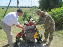 В г.Попасная установили мемориальную доску в честь погибших бойцов батальона "Донбасс"